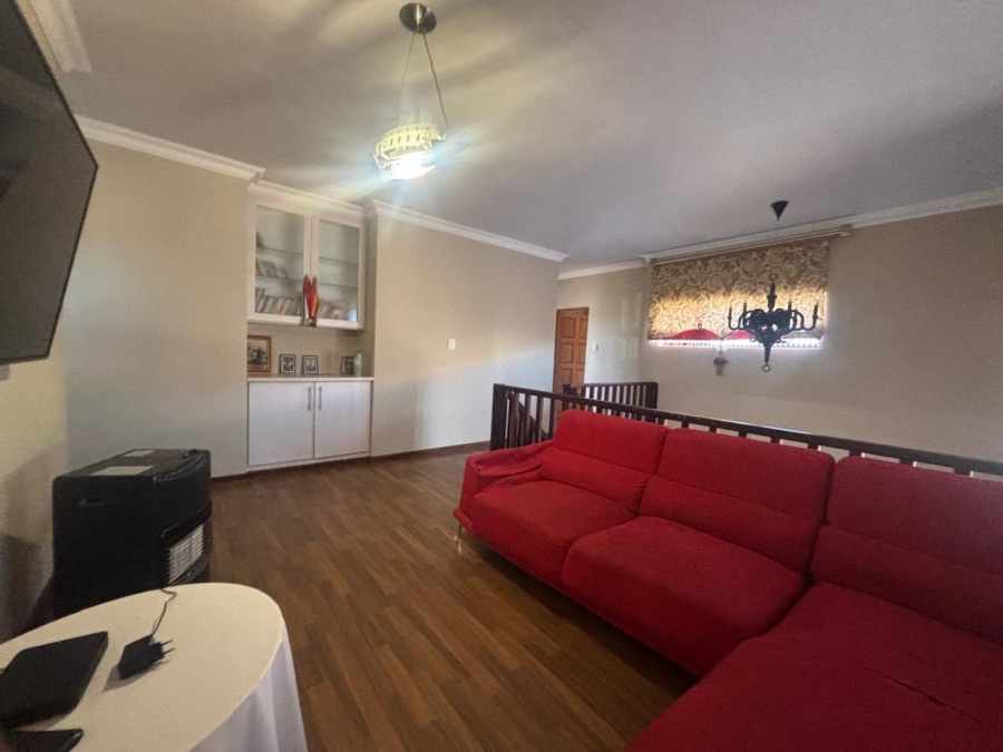 4 Bedroom Property for Sale in Langenhovenpark Free State